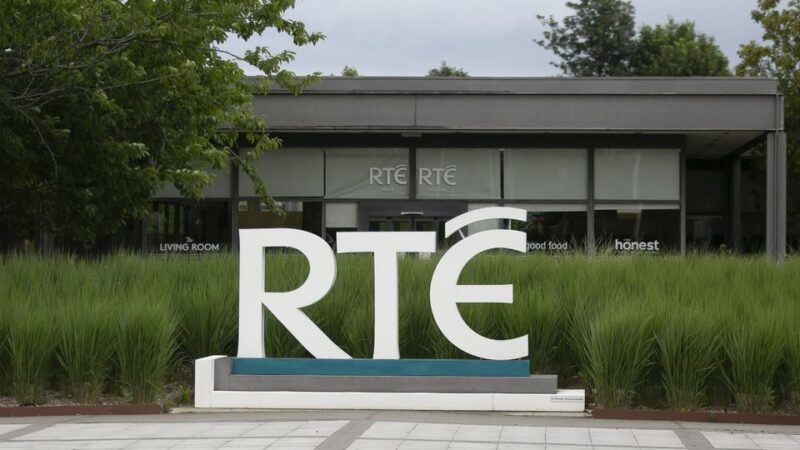 Membre du personnel de la RTÉ touché par un ‘grill’ tombé du plafond de la salle de presse