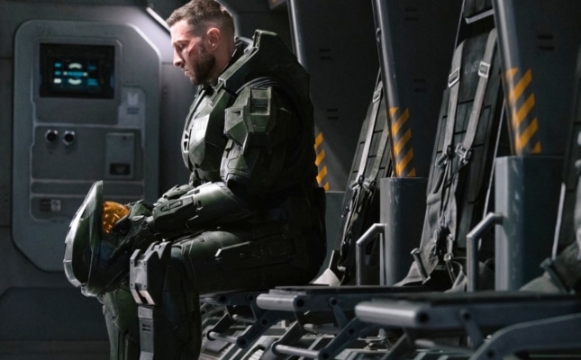 Pablo Schreiber parle aux fans mécontents du retrait du casque du Master Chief