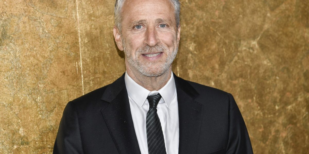 Retour de Jon Stewart à la présentation de “The Daily Show” après l’annulation de son spectacle sur Apple TV