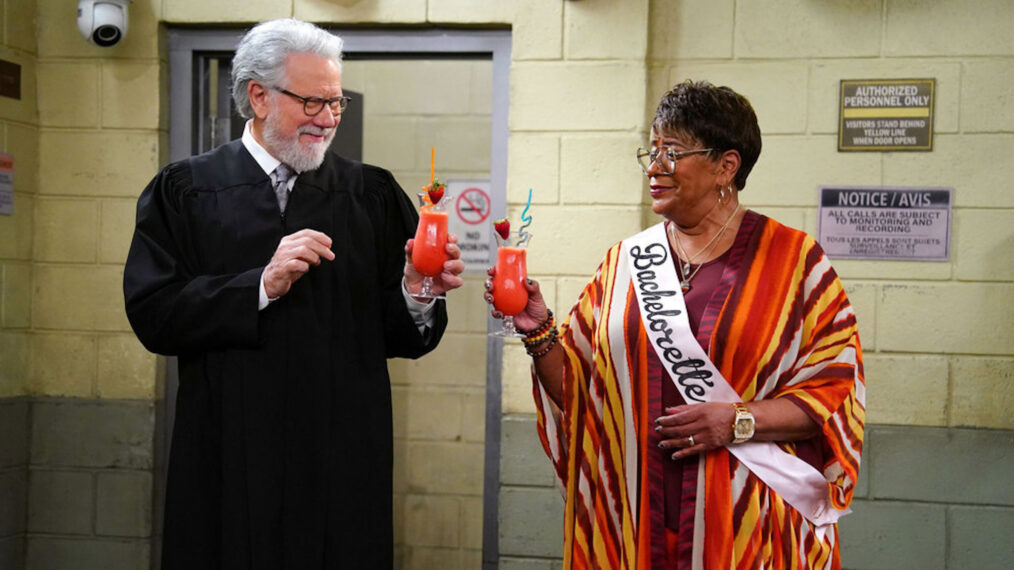 Retrouvailles surréalistes de Dan et Roz dans la première de la saison 2 de Night Court