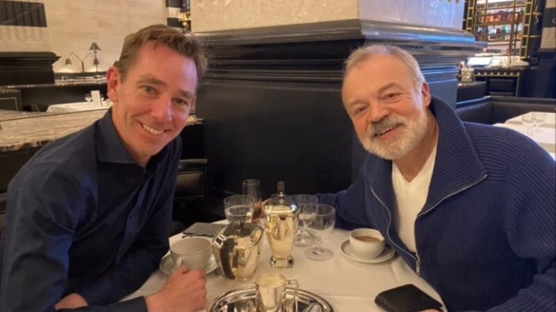 Ryan Tubridy retrouve son nouveau collègue Graham Norton à Londres – Les Irlandais en tournée