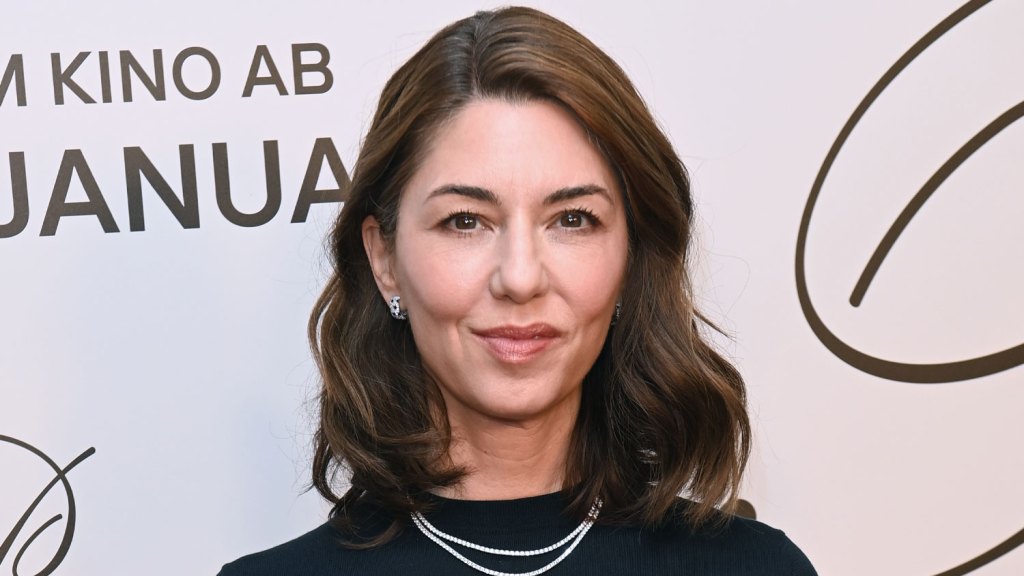 Sofia Coppola critique Apple pour le retrait du financement de la série “The Custom Of The Country” – Deadline
