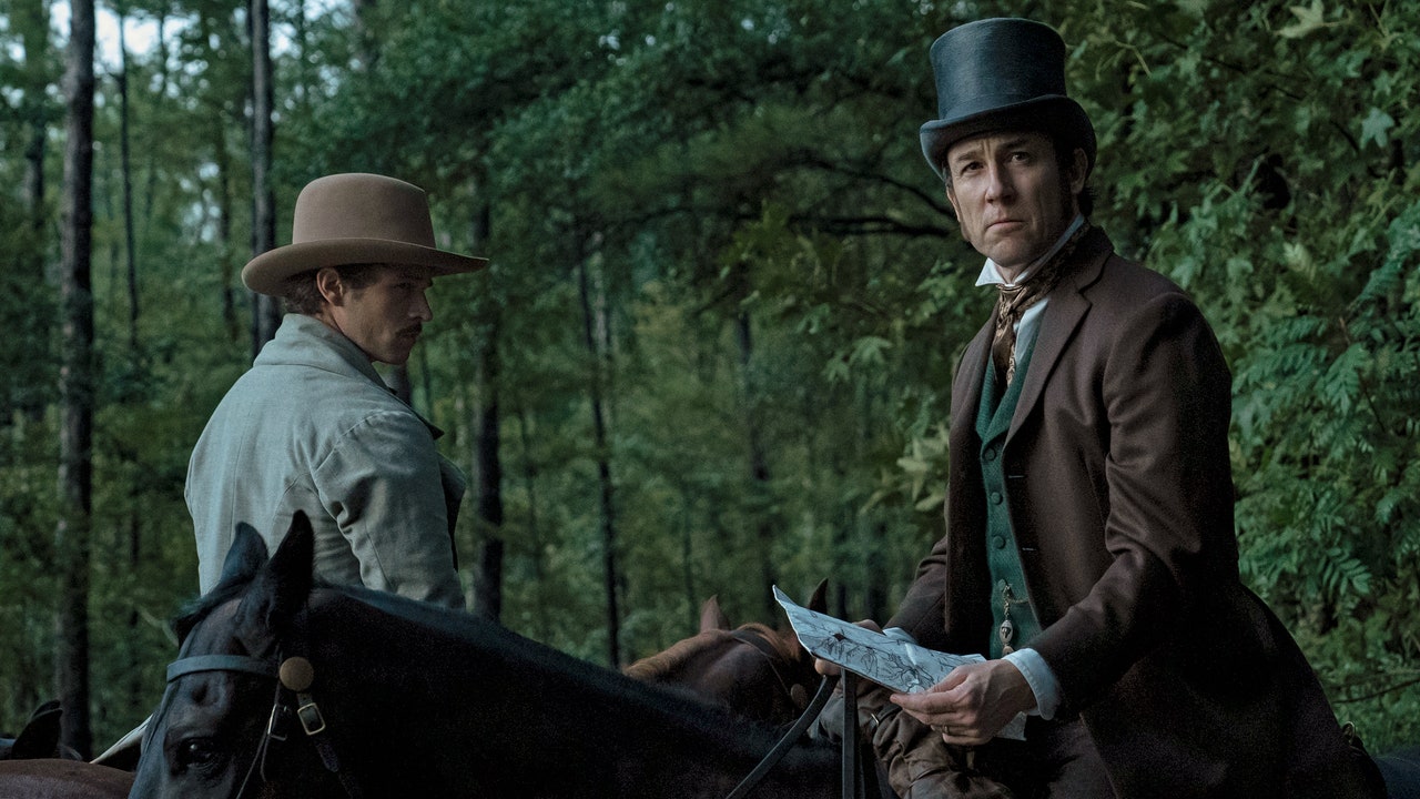 Avec Manhunt, Tobias Menzies se rapproche de la lumière des projecteurs