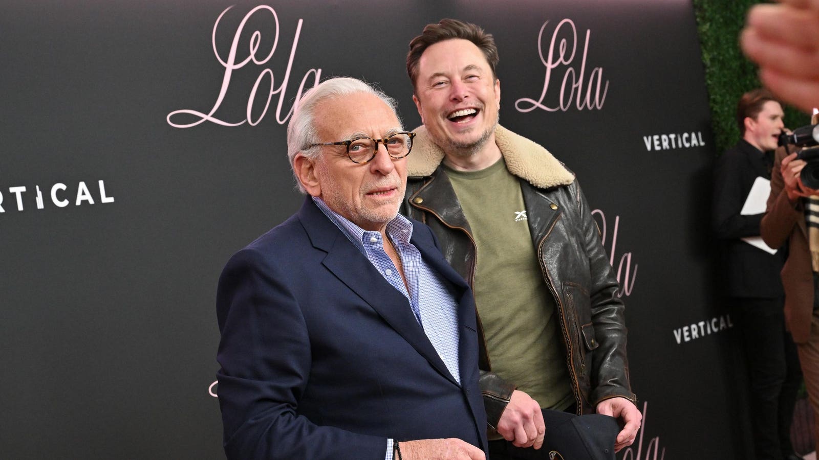 Billionaire fan de Taylor Swift s’oppose à Disney et encense le film “Eras” sur Disney+