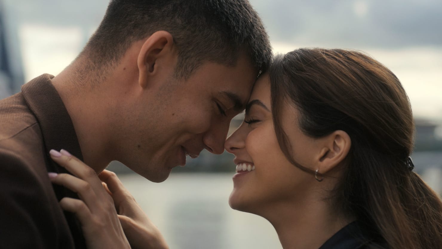 Camila Mendes, maître de son art dans la comédie romantique ‘Upgraded’