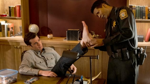 Critique de l’épisode 2 de la saison 3 de Resident Alien : La main haute
