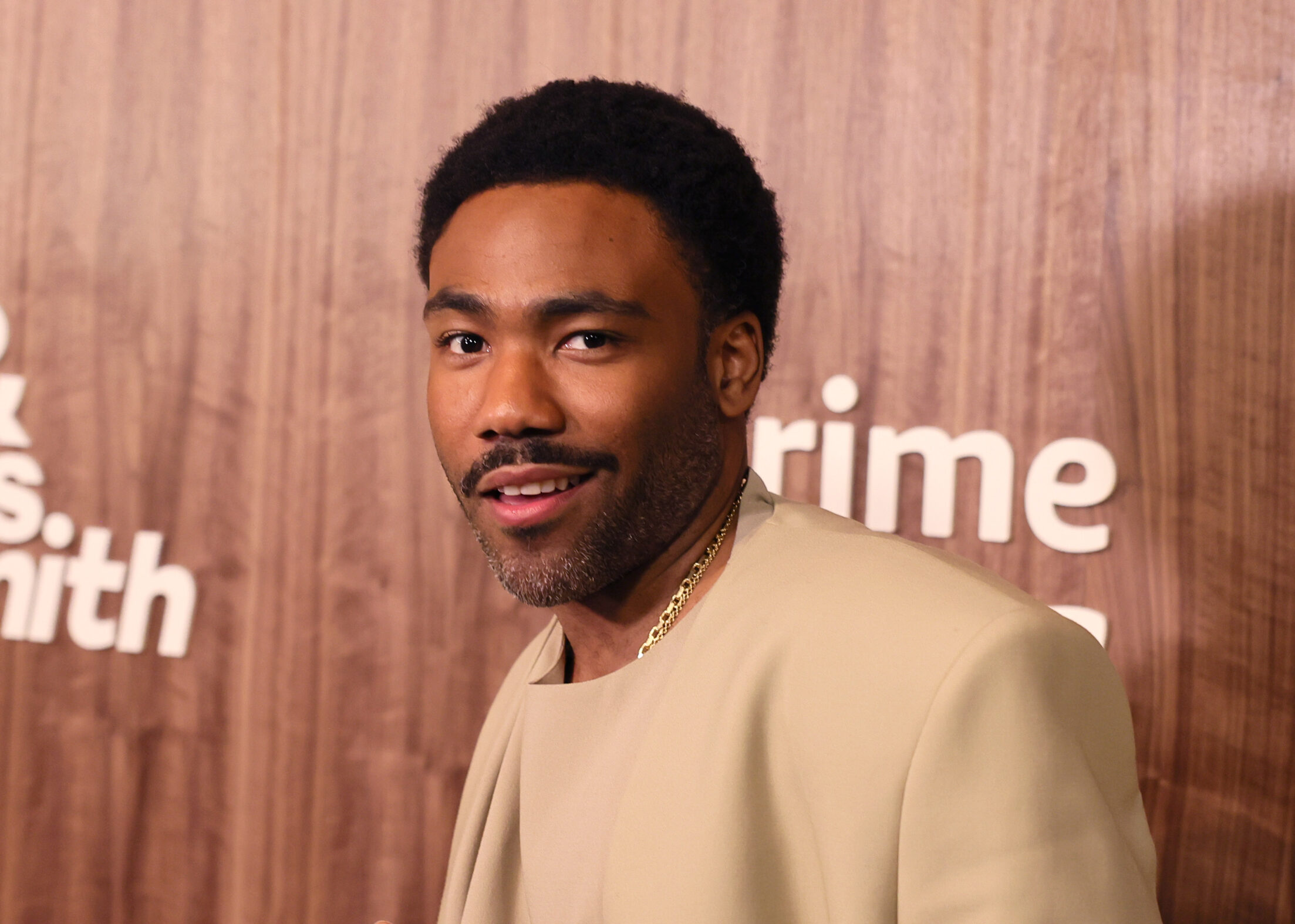 Donald Glover et “Mr. & Mrs. Smith” largement salués