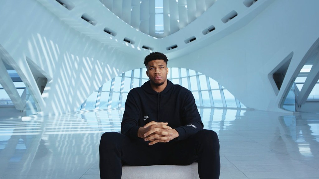 Giannis Antetokounmpo surmonte ses peurs dans un documentaire “Marvelous Journey” – The Hollywood Reporter