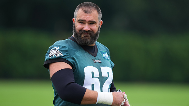 Jason Kelce s’amuse avec ses filles lors de l’entraînement du Pro Bowl – Hollywood Life
