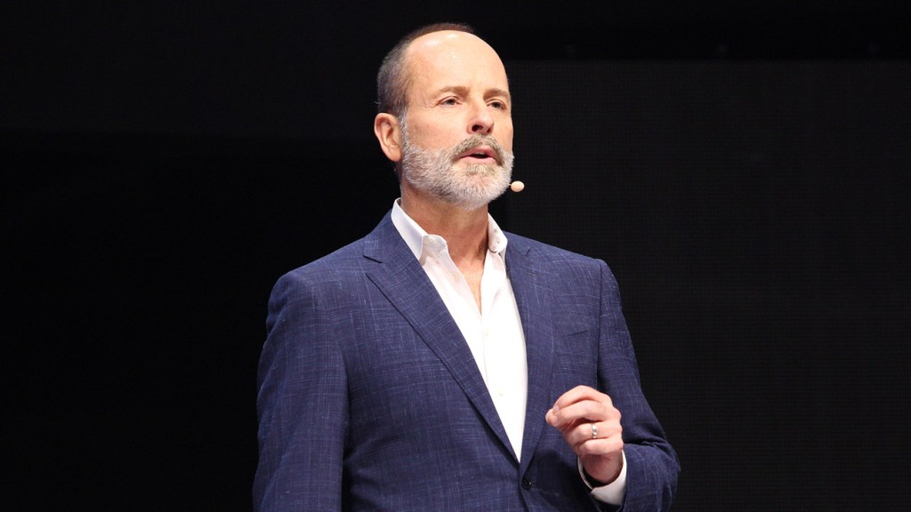 John Landgraf refuse de désigner Netflix comme vainqueur de la guerre du streaming – The Hollywood Reporter