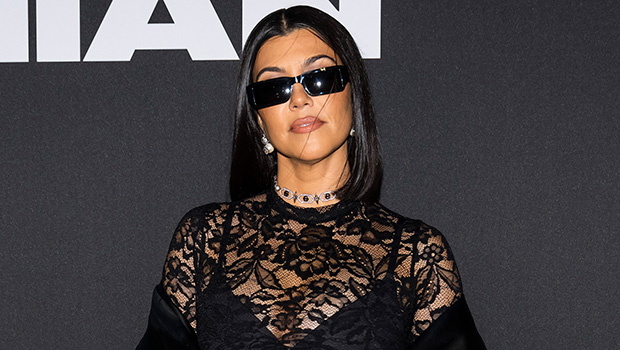 Kourtney Kardashian pose avec la poussette de son fils en Australie – Hollywood Life
