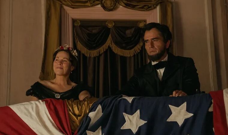 La chasse à l’homme sur Apple TV recrée l’assassinat de Lincoln au Miller Theater