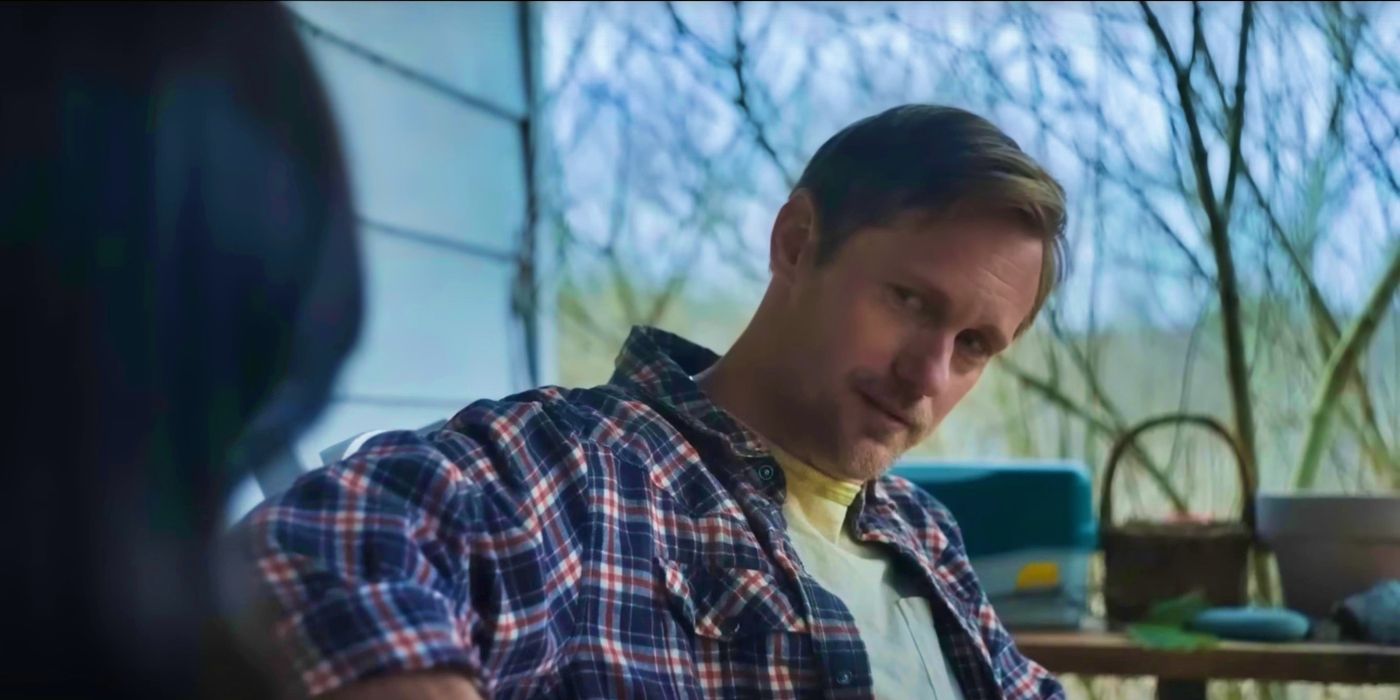 Le destin d’Alexander Skarsgard dans Mr & Mrs Smith a beaucoup plus de sens après le twist du méchant de la saison 1.