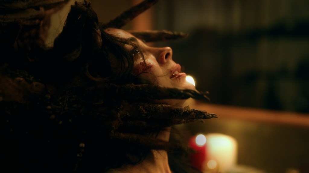 Le film d’horreur “Rosario” d’Emeraude Toubia connaît un grand succès mondial – The Hollywood Reporter