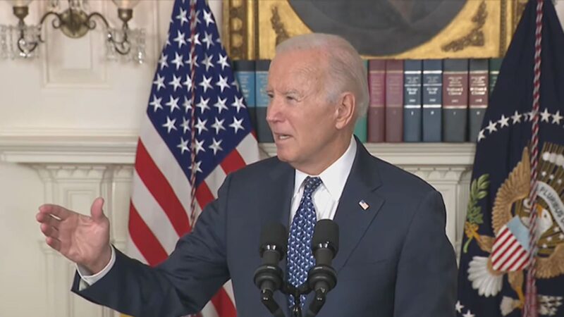 Le président Biden confronté par les médias suite au rapport du conseiller spécial sur sa mémoire