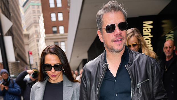 Matt Damon et sa femme Luciana Barroso se tiennent la main à la NYFW: Photos – Hollywood Life