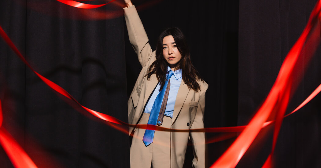 Maya Erskine, de ‘Mr. & Mrs. Smith’, se voit bien en espion