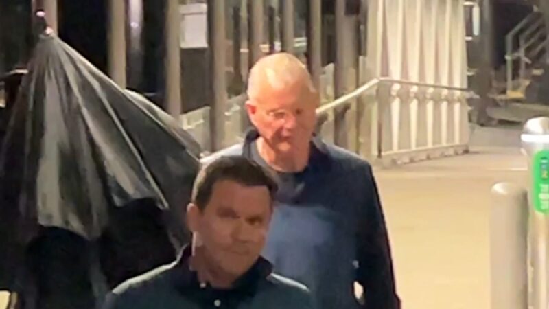 Nouveau regard sur l’incident présumé impliquant le père de Taylor Swift