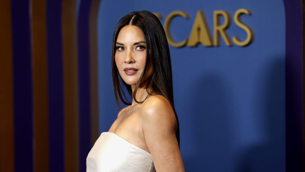 Olivia Munn rejoint Jon Hamm dans la série Apple “Votre entourage et voisins”