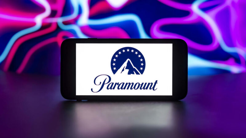 Paramount annonce des résultats Q4 mitigés, baisse des revenus publicitaires linéaires