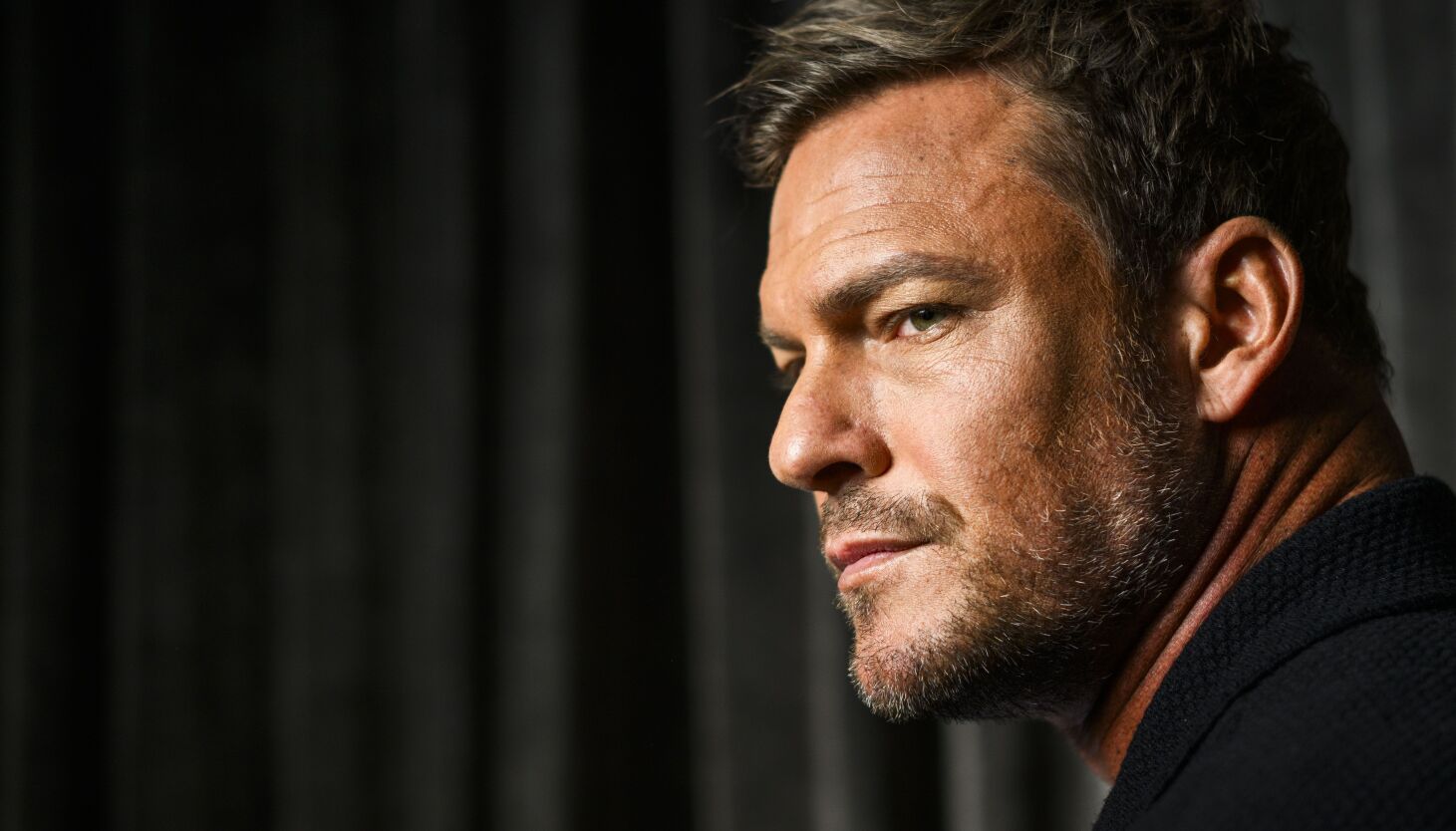 Révélation sur la religion d’Alan Ritchson : sa présence dans « Ordinary Angels » expliquée