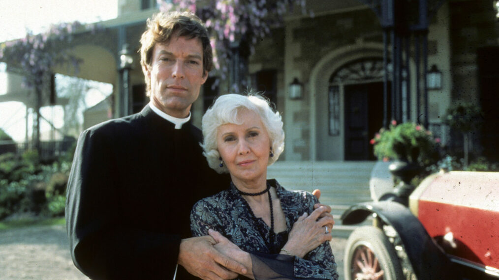 Richard Chamberlain revient sur sa carrière télévisée avec Barbara Stanwyck dans ‘The Thorn Birds’