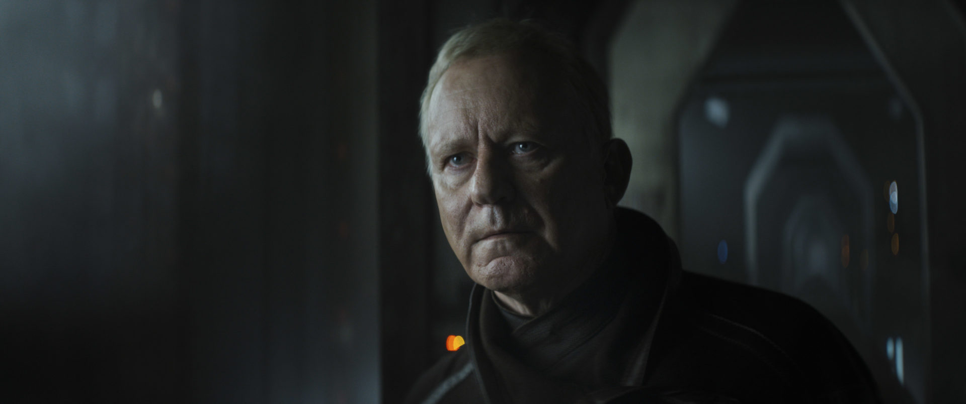 Stellan Skarsgård satisfait de la saison 2 prometteuse d’Andor