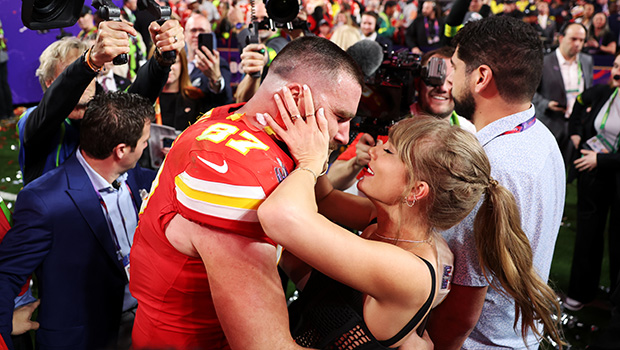 Taylor Swift réagit à Travis Kelce chantant “You Belong With Me” – Hollywood Life