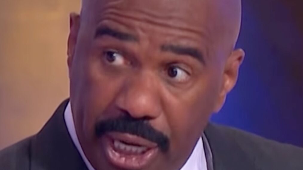 Une candidate de “Family Feud” pense être dans “Jeopardy!” – Regardez la réaction de Steve Harvey