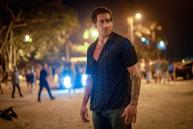 Jake Gyllenhaal révèle son hommage à Patrick Swayze et son rôle dans le remake de “Road House”