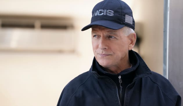 Découvrez Austin Stowell dans le rôle de Jethro Gibbs jeune dans NCIS: Origins