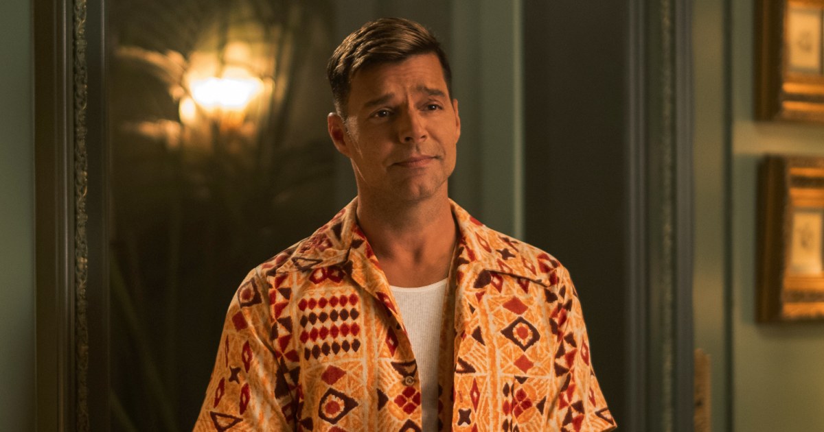 Ricky Martin défie Kristen Wiig dans la série “Palm Royale” sur Apple TV+