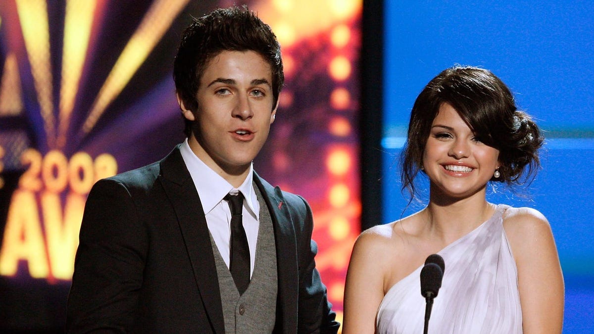 Selena Gomez et David Henrie relancent les Sorciers de Waverly Place