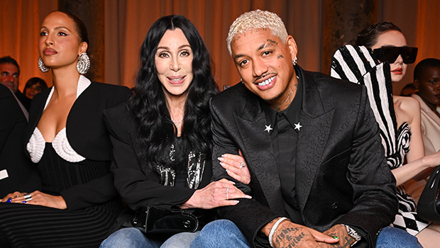 Cher et AE Edwards s’enlacent à la Fashion Week de Paris: Photos