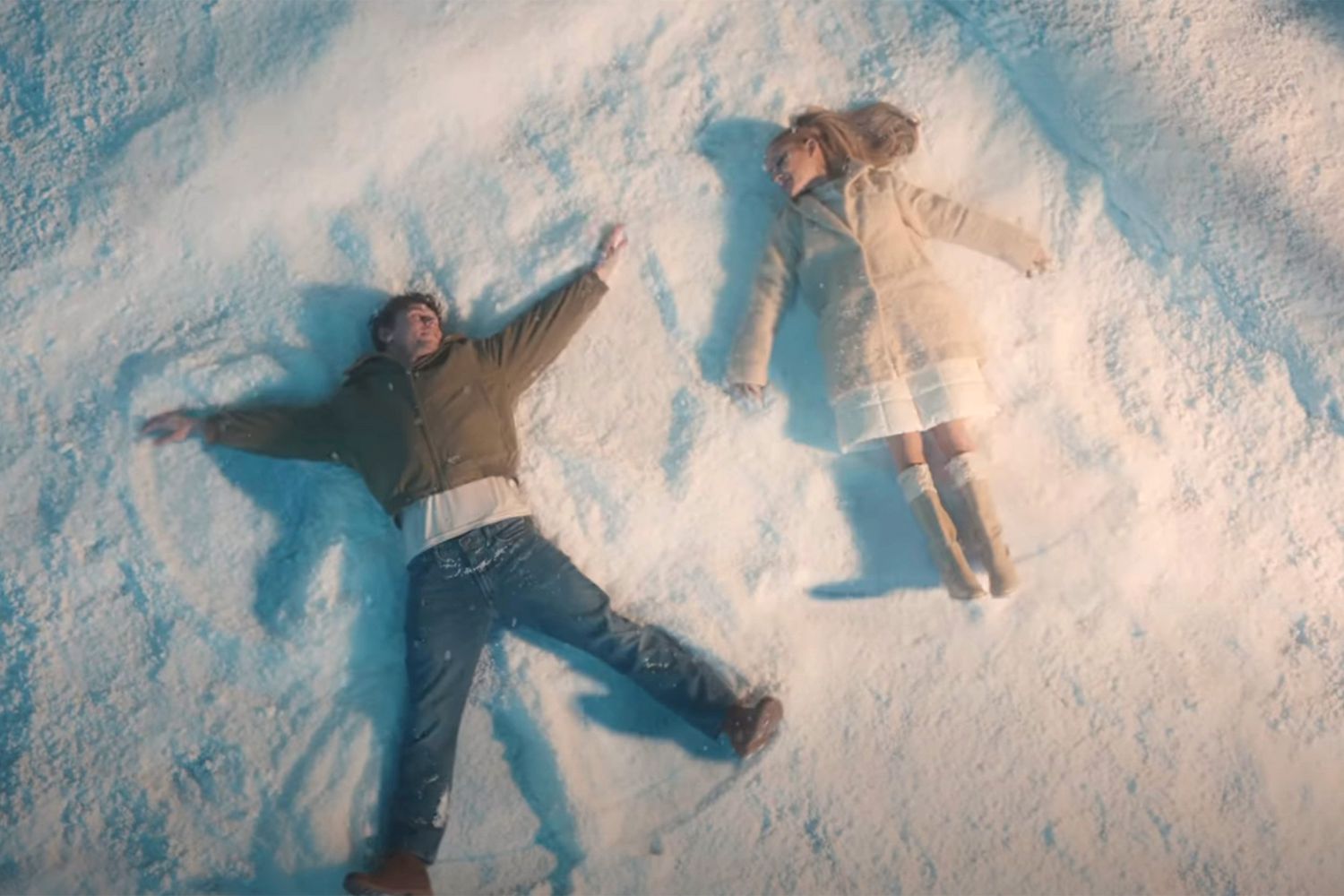 Découvrez le nouveau clip d’Ariana Grande inspiré du film Eternal Sunshine of the Spotless Mind