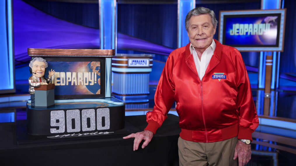Jeopardy : 9,000e épisode dévoile alchimie parfaite entre compétition intense et célébration.