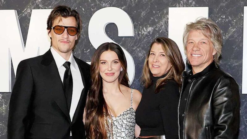 Le père célèbre de Jon Bon Jovi arrive à la première de Damsel à NYC