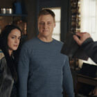 Sara Tomko as Asta Twelvetrees, Alan Tudyk as Harry Vanderspeigle in Resident Alien - 