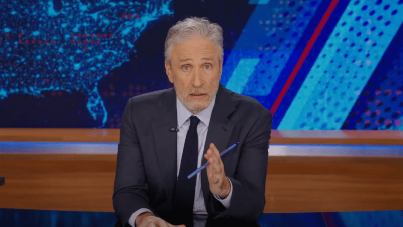 Jon Stewart parle ouvertement de sa rupture avec Apple: les coulisses de “The Problem” dévoilées