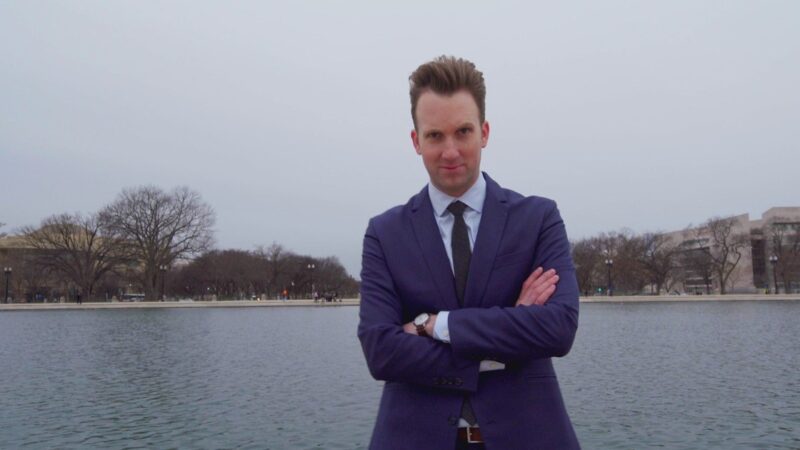 Jordan Klepper tente de résoudre le débat des armes en Amérique avec humour