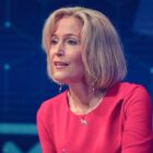 Gillian Anderson in Scoop on Netflix