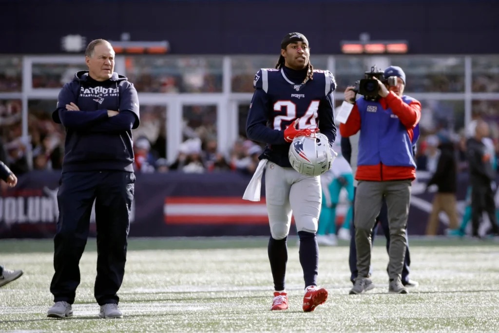 Stephon Gilmore défend Bill Belichick après la sortie polémique de “The Dynasty” sur Apple TV