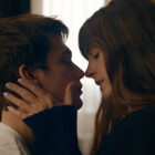 Nicholas Galitzine and Anne Hathaway in The Idea of You