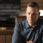 Peter Krause as Bobby in 