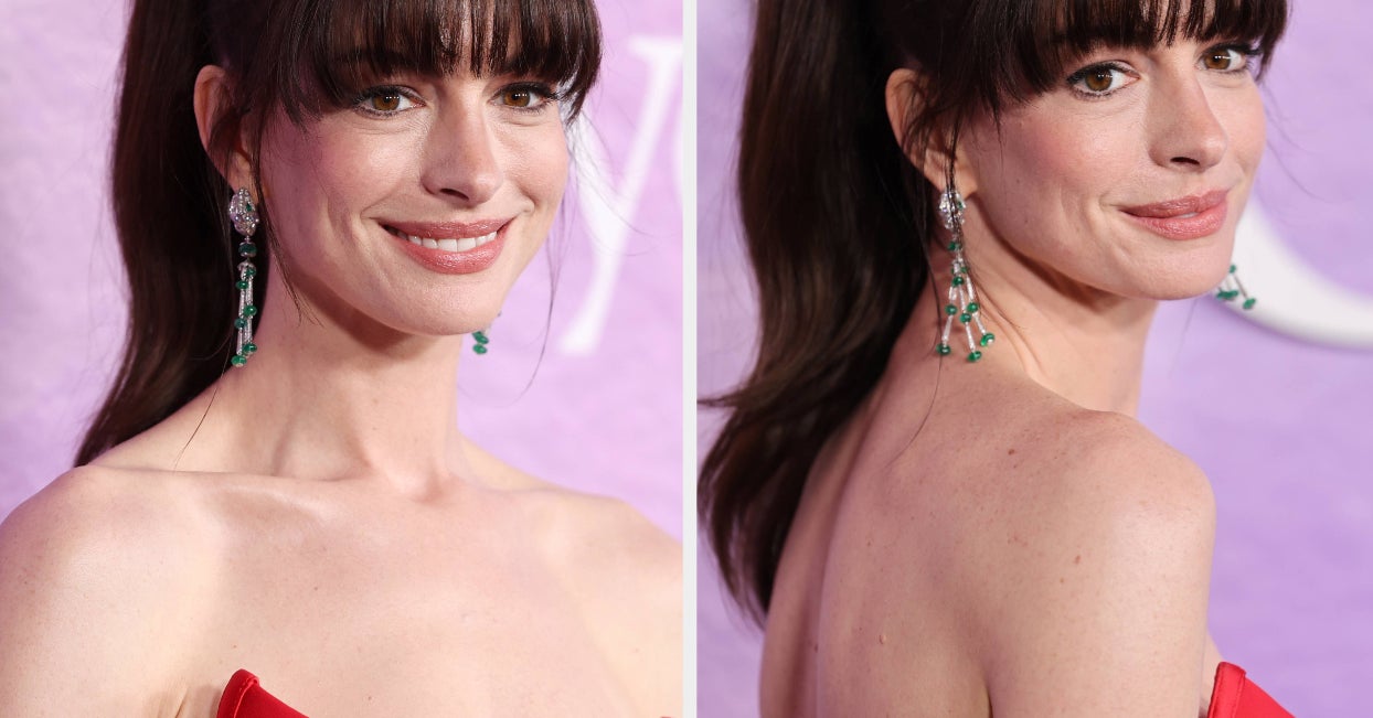 Anne Hathaway brille dans une robe Versace sur le tapis rouge de The Idea Of You
