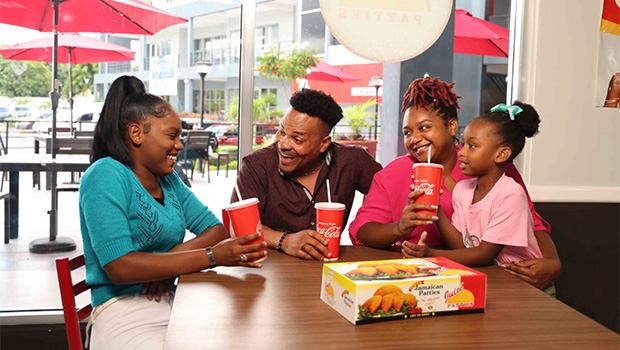 Découvrez les délicieuses patties jamaïcaines chez Juici Patties à Miami