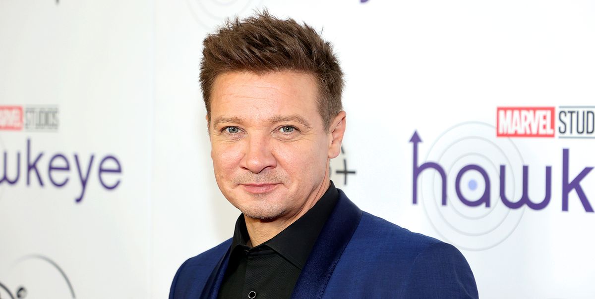 Jeremy Renner évoque son terrible accident de déneigement en 2023 devant les caméras.