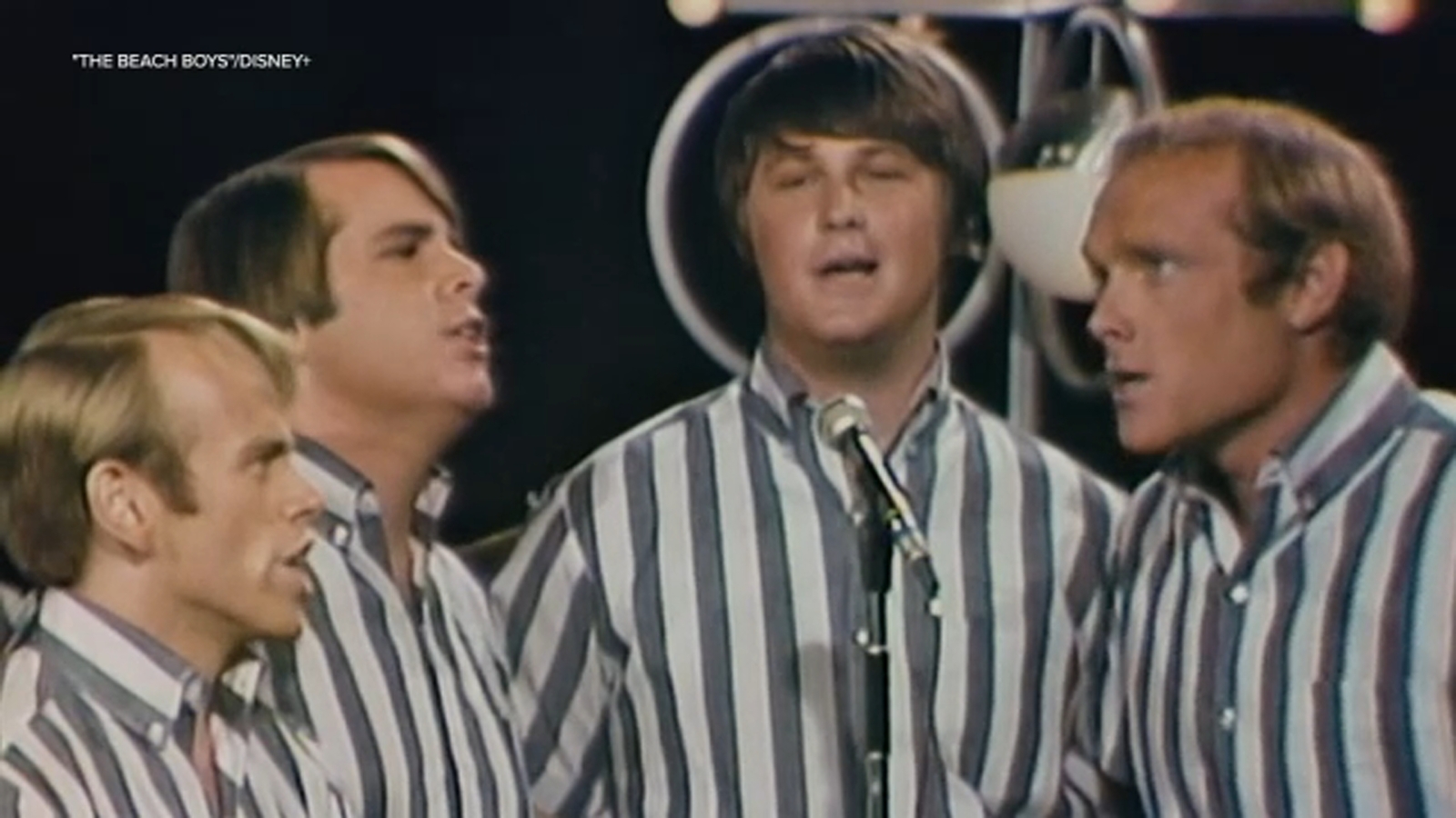 Nouveau documentaire sur ‘The Beach Boys’: images inédites et témoignages émouvants