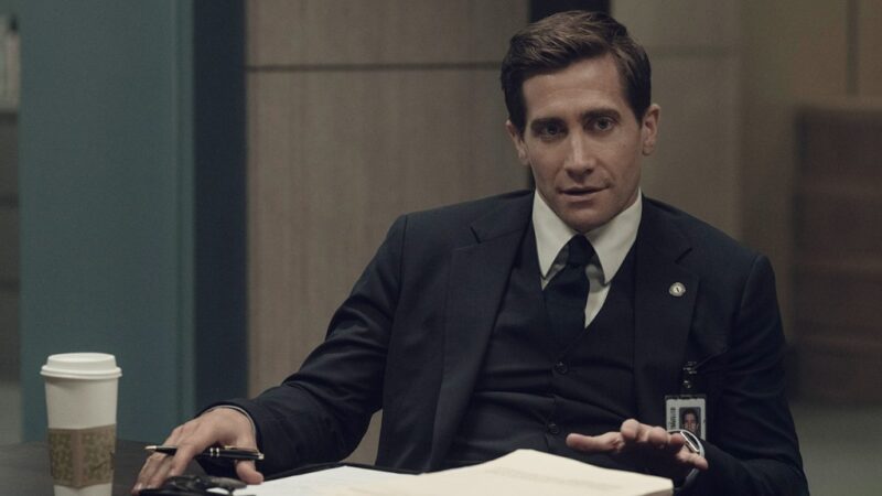 Jake Gyllenhaal réagit à la première de ”Presumed Innocent” sur Apple TV+