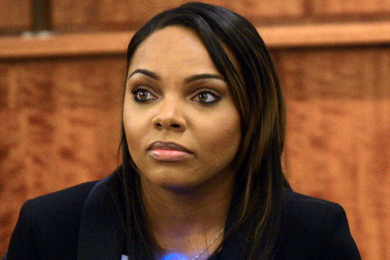 Shayanna Jenkins réagit aux blagues sur Aaron Hernandez lors du roast Netflix